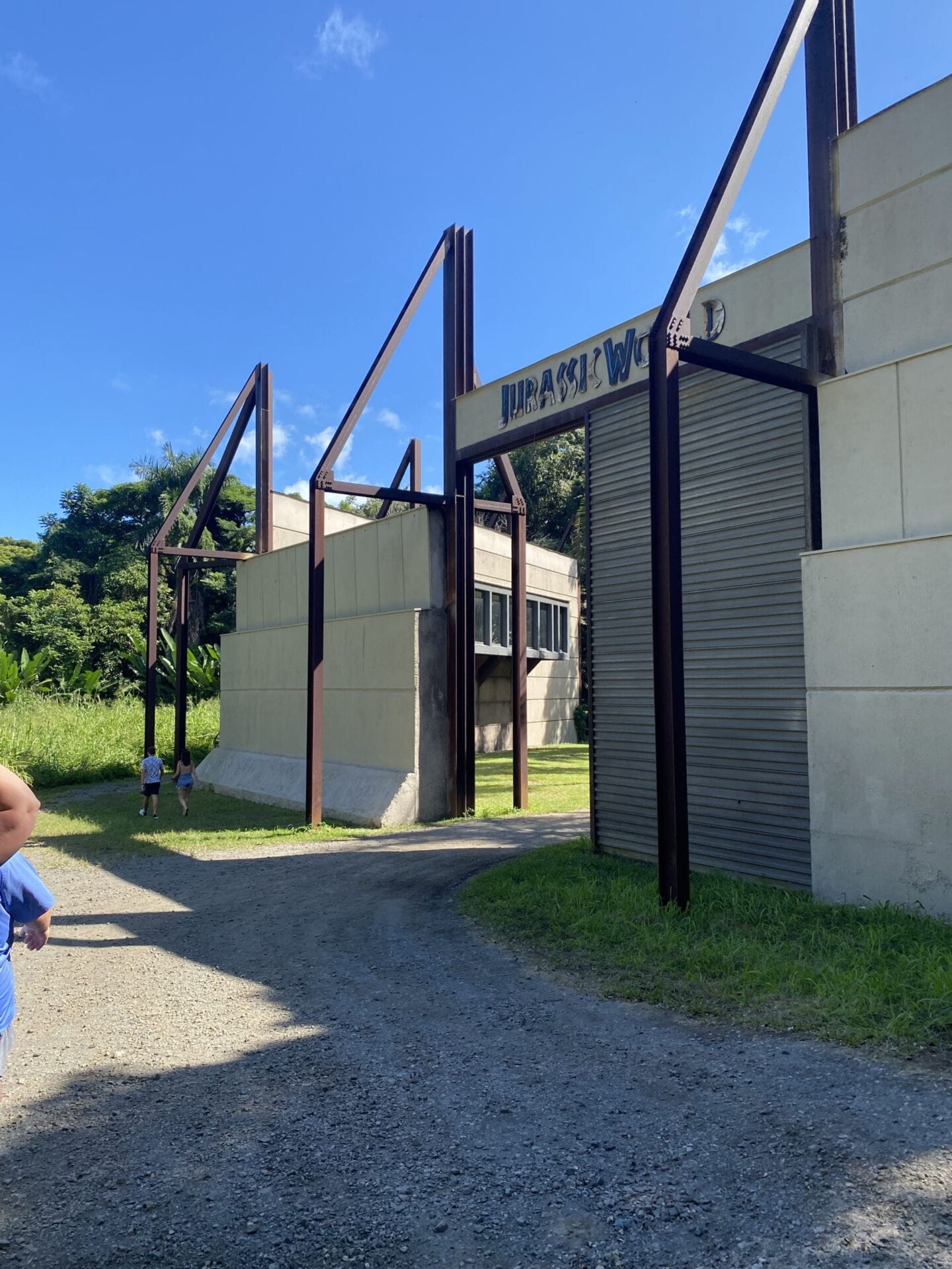 jurassic-world-tour the entrance to the famous Jurassic World arena from the new movie series