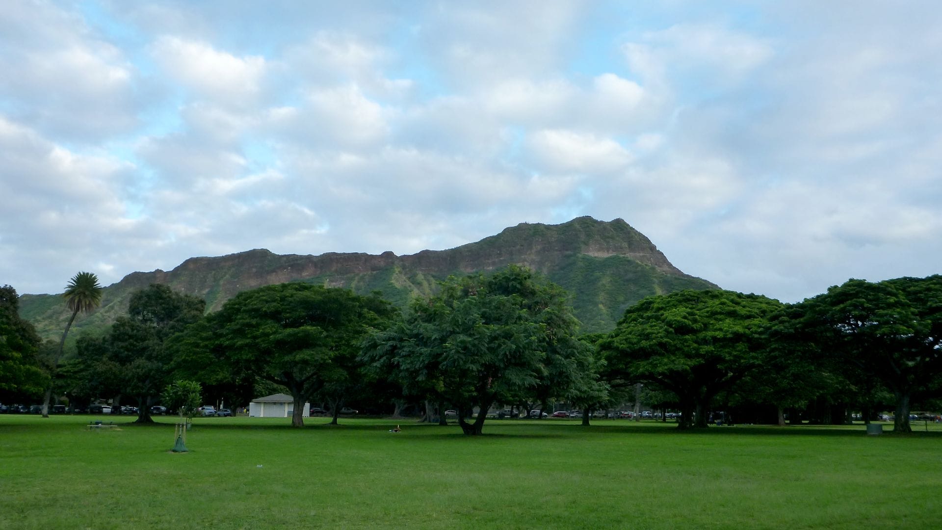 Queen Kapiʻolani Regional Park with families