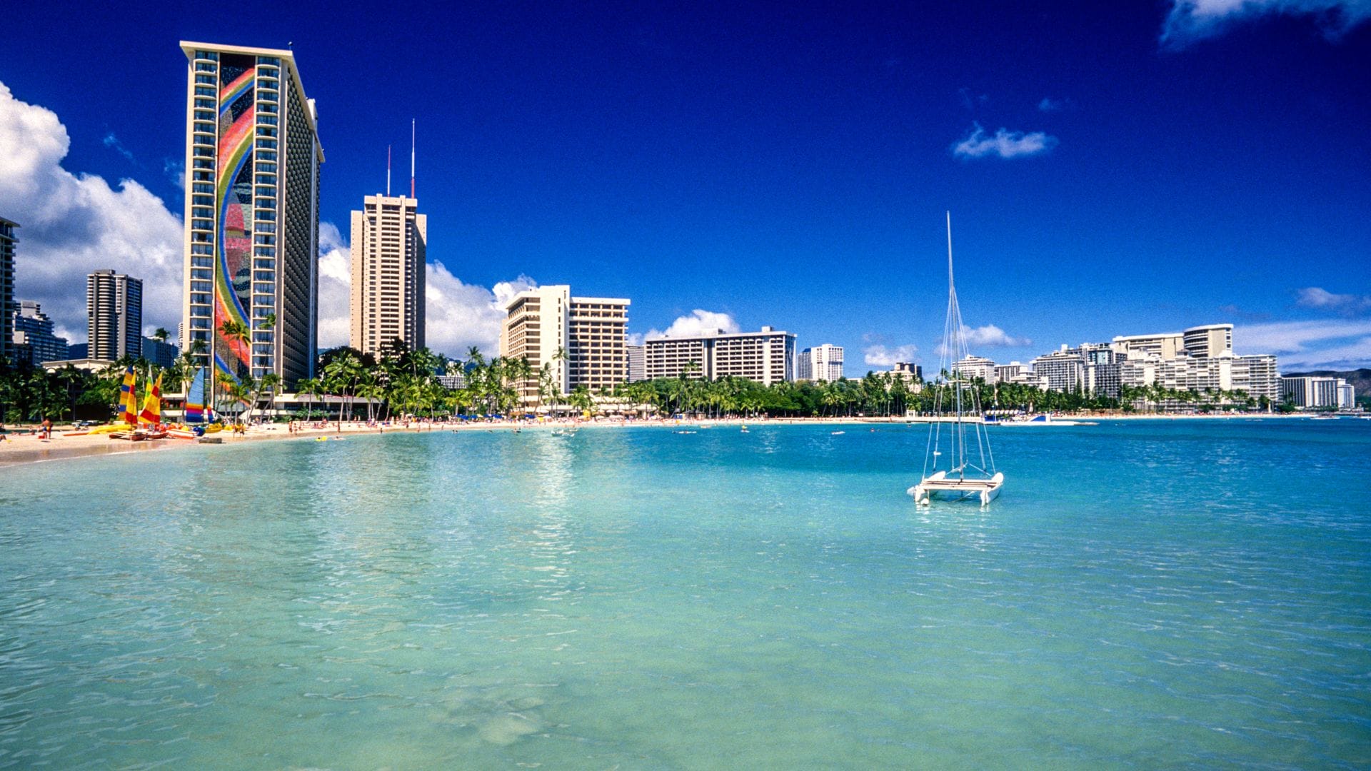 Exploring the Iconic Waikiki Beach