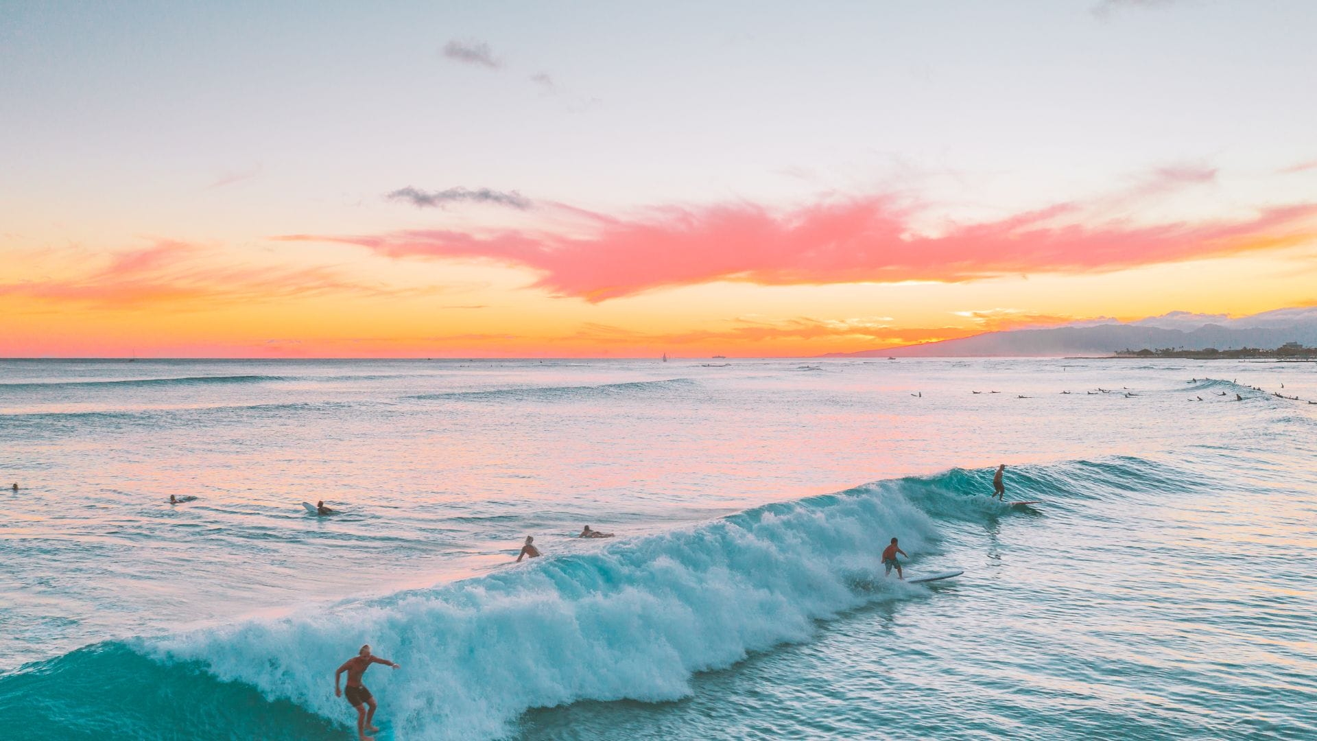 Surfing-Paradise-Oahu-vs-Molokai